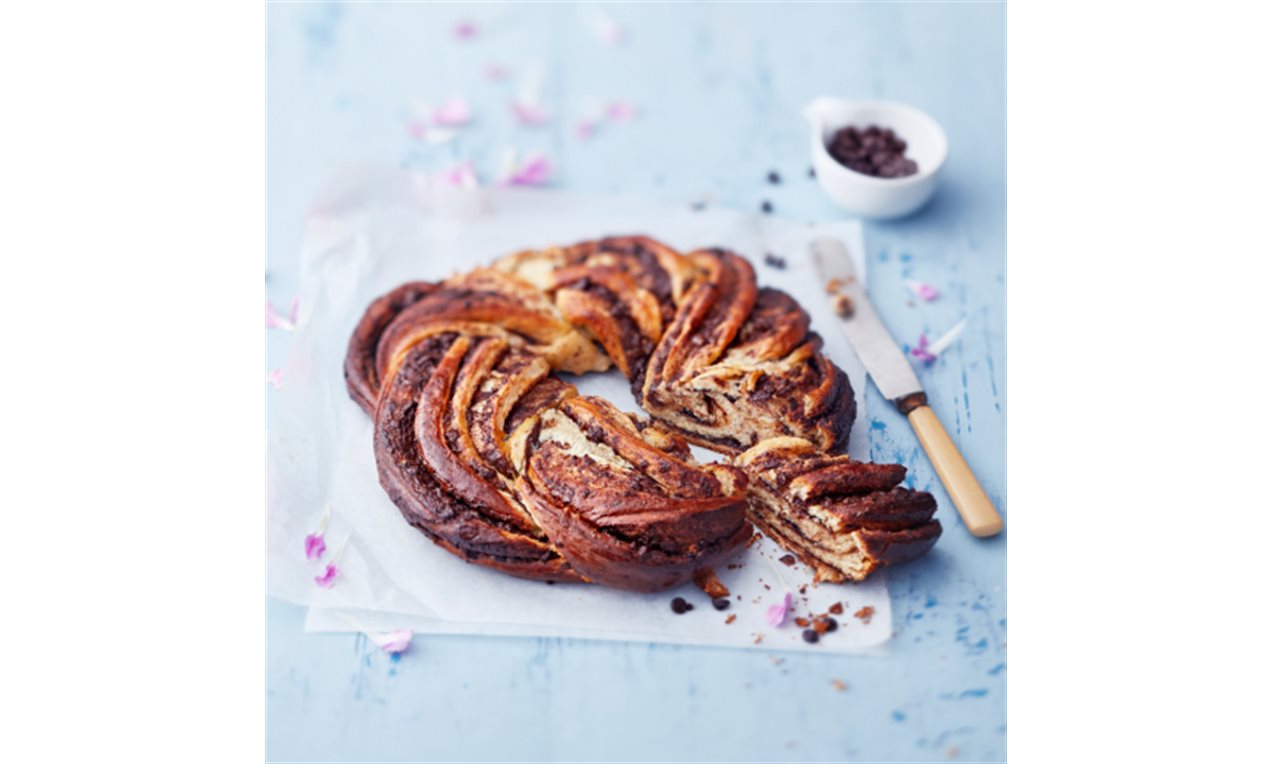 Vetekrans med kanel och choklad